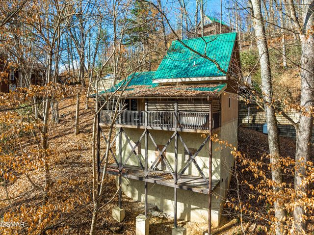 514 Laural Mountain Road, Gatlinburg, TN 37738
