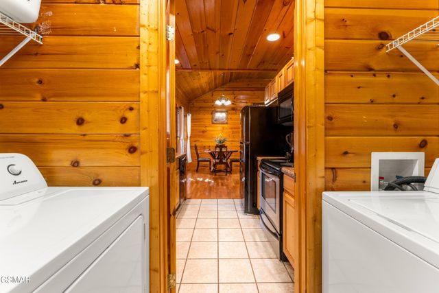 514 Laural Mountain Road, Gatlinburg, TN 37738