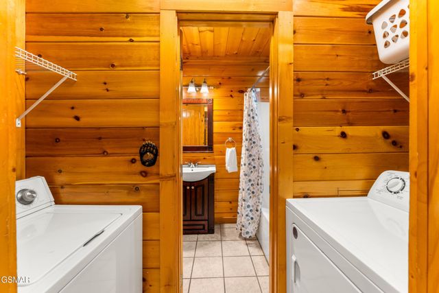 514 Laural Mountain Road, Gatlinburg, TN 37738