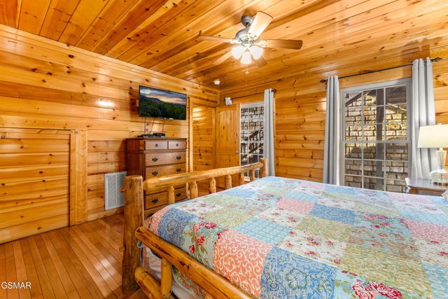 514 Laural Mountain Road, Gatlinburg, TN 37738