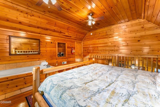 514 Laural Mountain Road, Gatlinburg, TN 37738