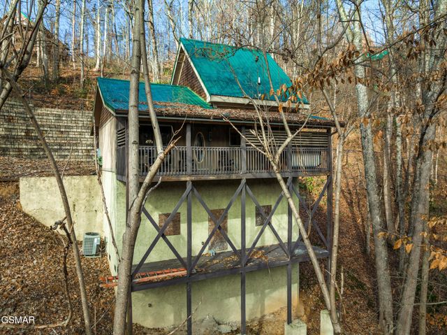 514 Laural Mountain Road, Gatlinburg, TN 37738