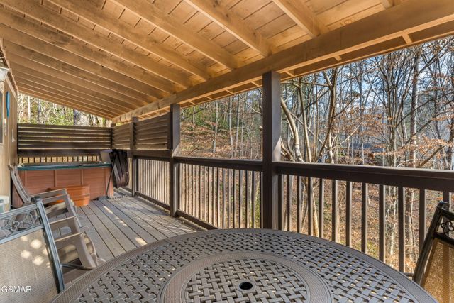 514 Laural Mountain Road, Gatlinburg, TN 37738
