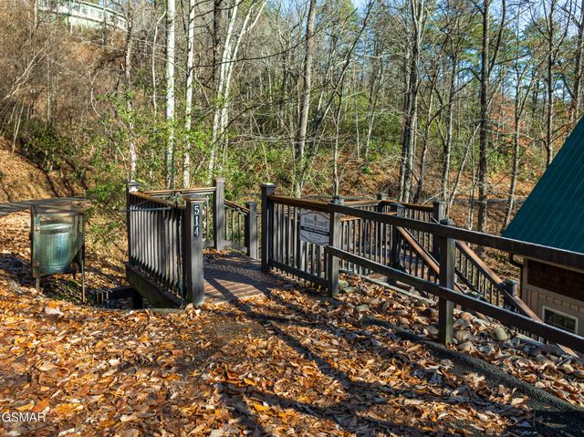 514 Laural Mountain Road, Gatlinburg, TN 37738