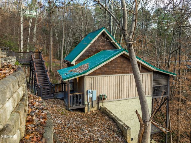 514 Laural Mountain Road, Gatlinburg, TN 37738
