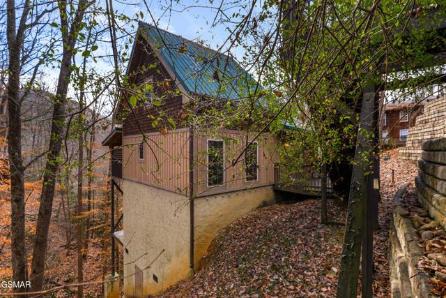 514 Laural Mountain Road, Gatlinburg, TN 37738