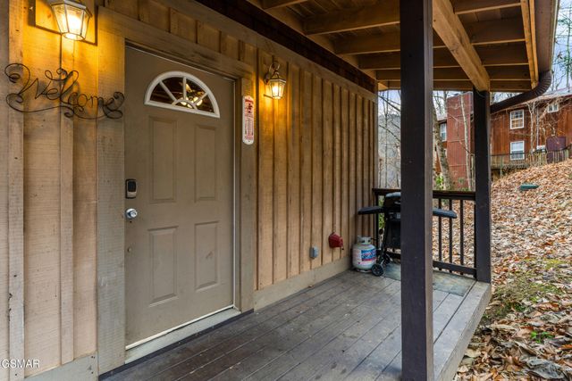 514 Laural Mountain Road, Gatlinburg, TN 37738