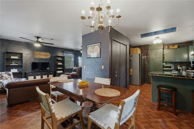 825 SE H Street, Bentonville, AR 72712