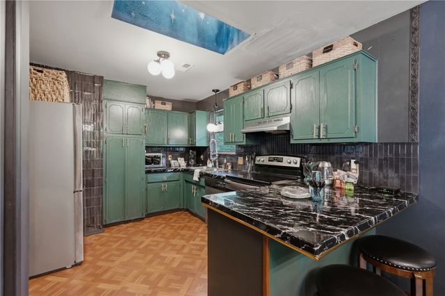 825 SE H Street, Bentonville, AR 72712