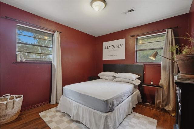 825 SE H Street, Bentonville, AR 72712