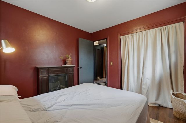 825 SE H Street, Bentonville, AR 72712