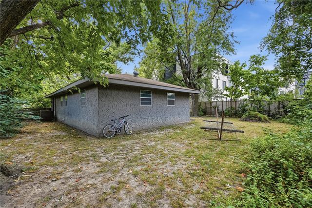 825 SE H Street, Bentonville, AR 72712