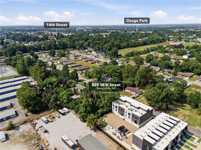 825 SE H Street, Bentonville, AR 72712