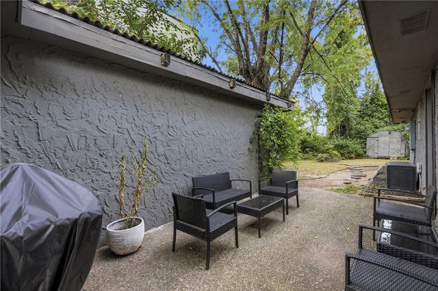 825 SE H Street, Bentonville, AR 72712
