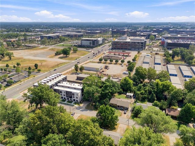 825 SE H Street, Bentonville, AR 72712