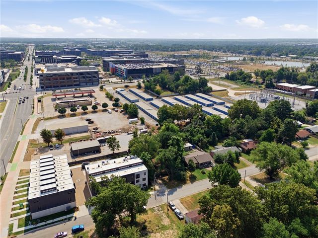 825 SE H Street, Bentonville, AR 72712