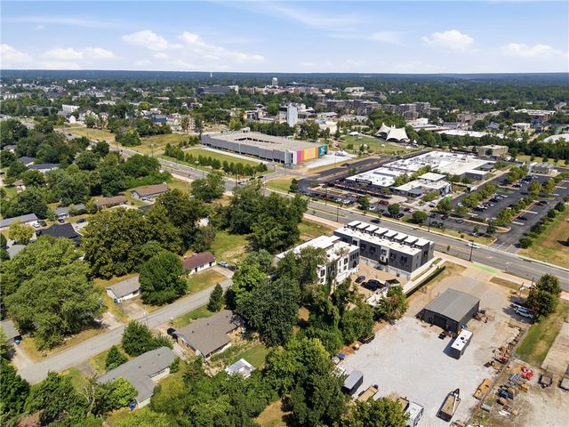 825 SE H Street, Bentonville, AR 72712