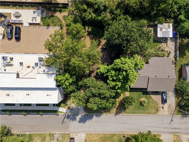825 SE H Street, Bentonville, AR 72712