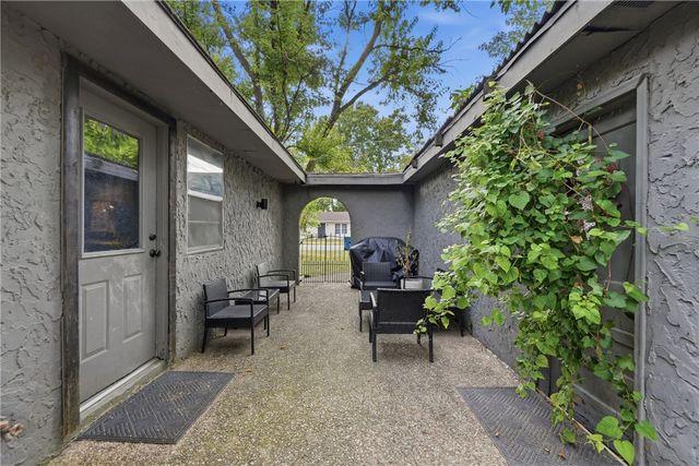 825 SE H Street, Bentonville, AR 72712