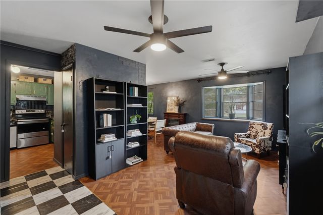 825 SE H Street, Bentonville, AR 72712