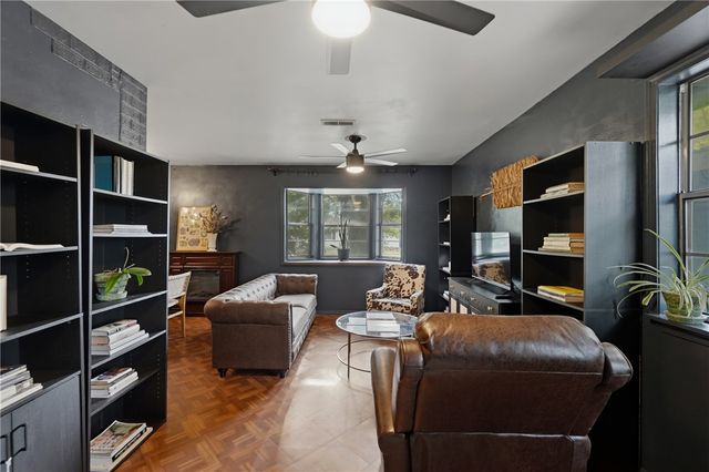 825 SE H Street, Bentonville, AR 72712