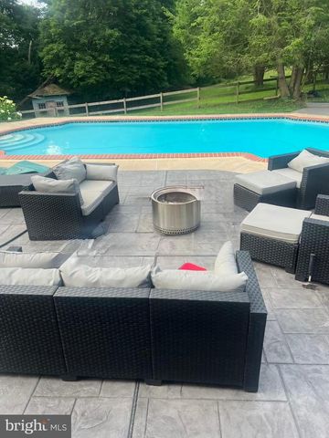 2713 UREY RD, White Hall, MD 21161