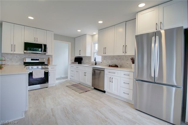 6969 Broadview Road, Seven Hills, OH 44131