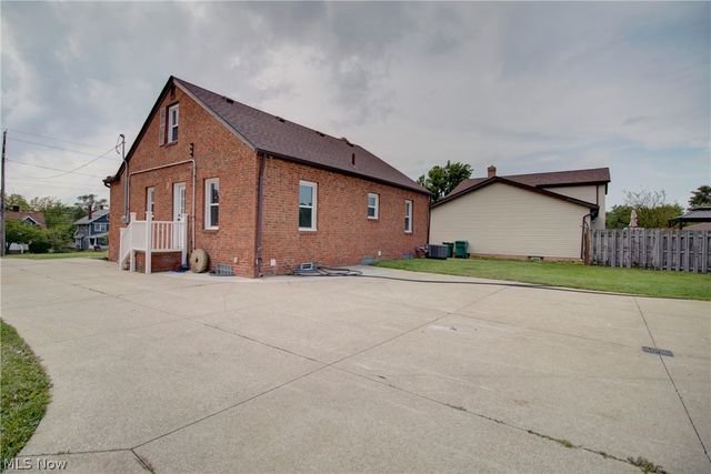 6969 Broadview Road, Seven Hills, OH 44131