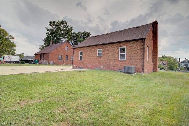 6969 Broadview Road, Seven Hills, OH 44131