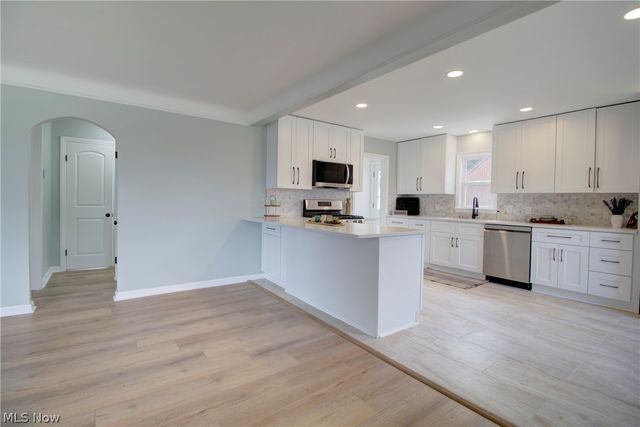6969 Broadview Road, Seven Hills, OH 44131
