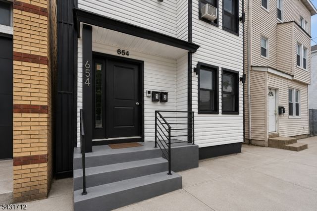 654 S 12Th St, Newark City, NJ 07103