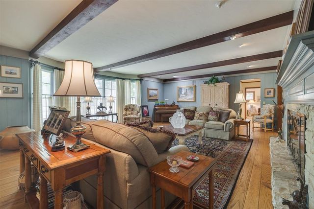 6815 N Country Club Drive, Oklahoma City, OK 73116