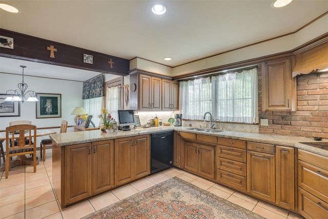 6815 N Country Club Drive, Oklahoma City, OK 73116