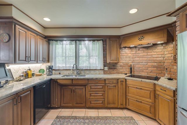 6815 N Country Club Drive, Oklahoma City, OK 73116