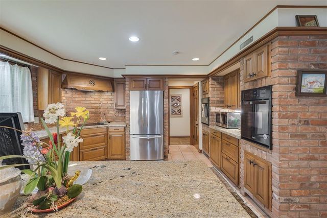 6815 N Country Club Drive, Oklahoma City, OK 73116