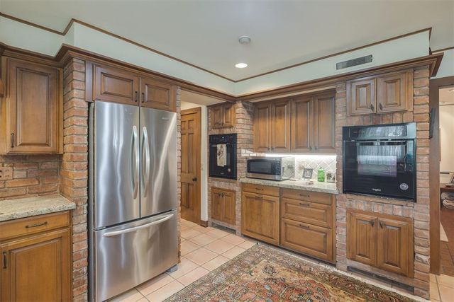 6815 N Country Club Drive, Oklahoma City, OK 73116