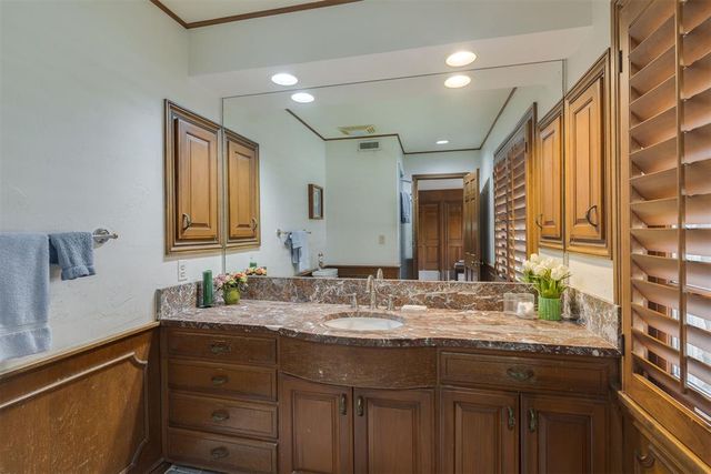 6815 N Country Club Drive, Oklahoma City, OK 73116