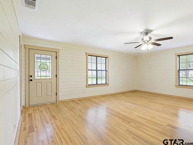 3221 Bandera St, Athens, TX 75752