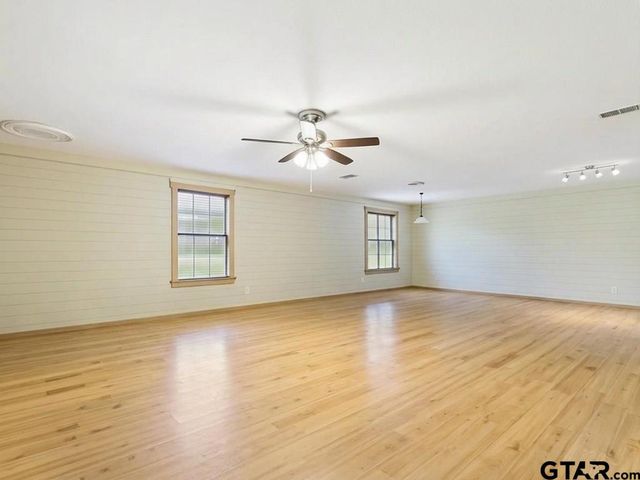 3221 Bandera St, Athens, TX 75752