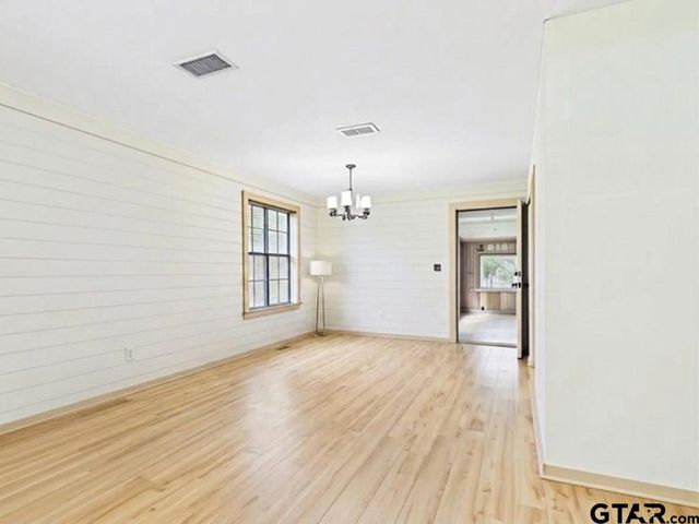 3221 Bandera St, Athens, TX 75752