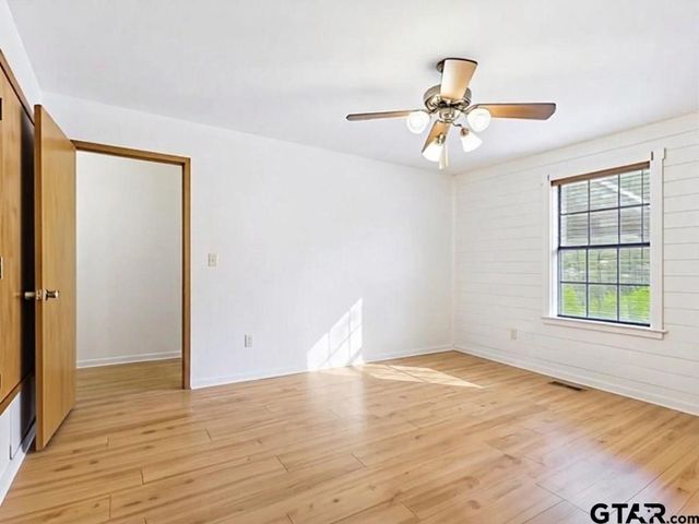 3221 Bandera St, Athens, TX 75752