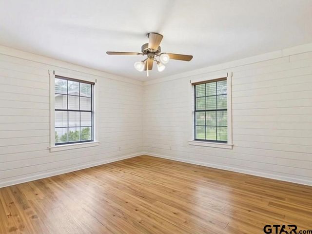 3221 Bandera St, Athens, TX 75752
