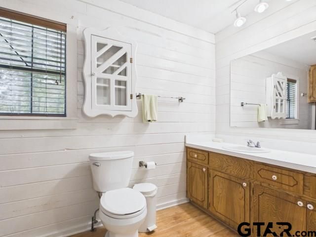 3221 Bandera St, Athens, TX 75752