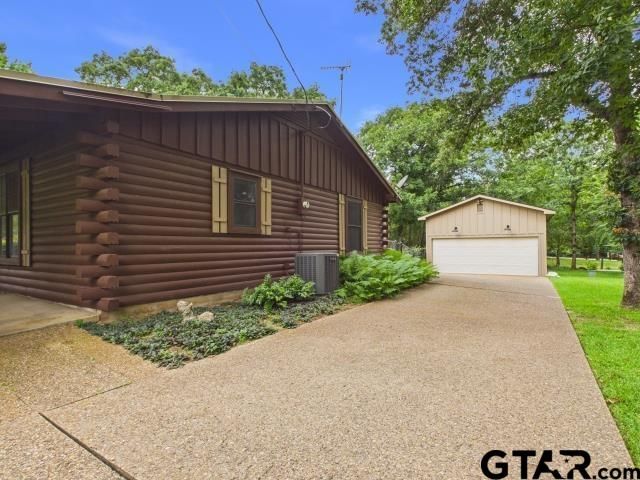 3221 Bandera St, Athens, TX 75752