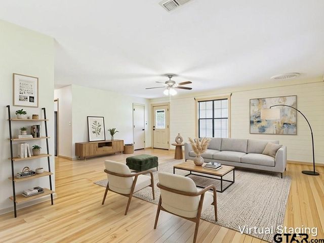 3221 Bandera St, Athens, TX 75752
