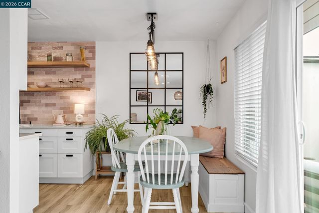 825 Oak Grove Rd 30, Concord, CA 94518