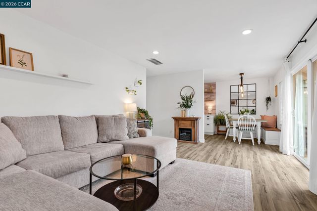 825 Oak Grove Rd 30, Concord, CA 94518