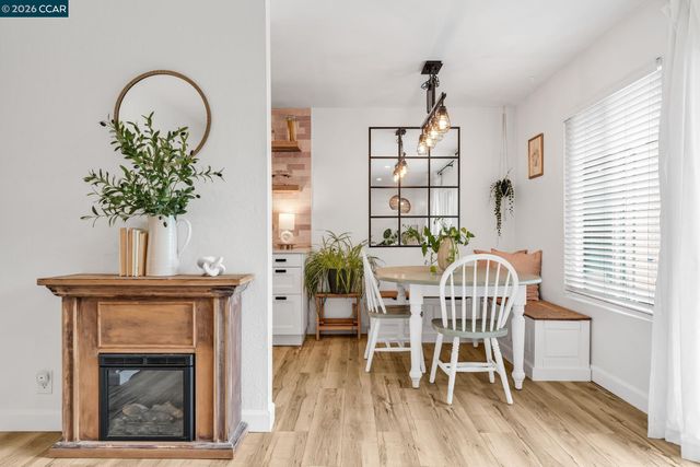 825 Oak Grove Rd 30, Concord, CA 94518