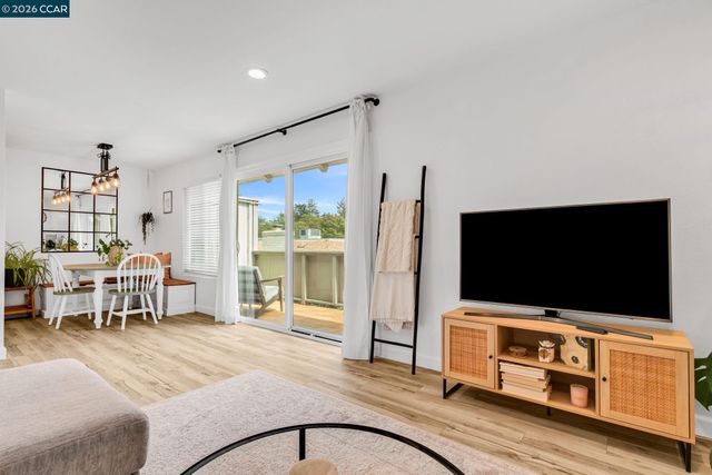 825 Oak Grove Rd 30, Concord, CA 94518