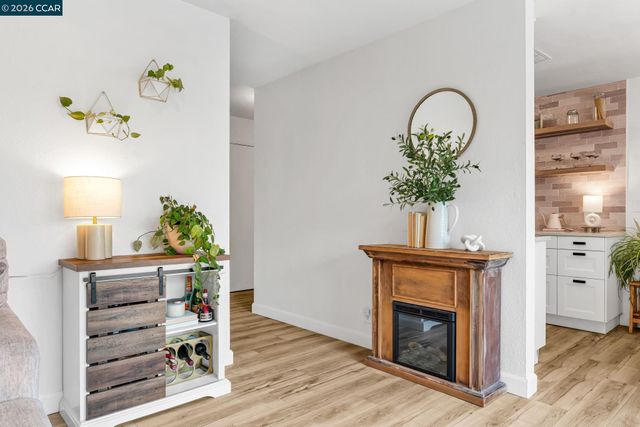 825 Oak Grove Rd 30, Concord, CA 94518